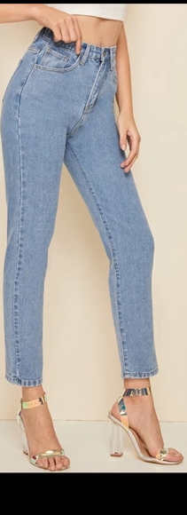 Light Wash boyfriend Jeans - Picture 3 of 3